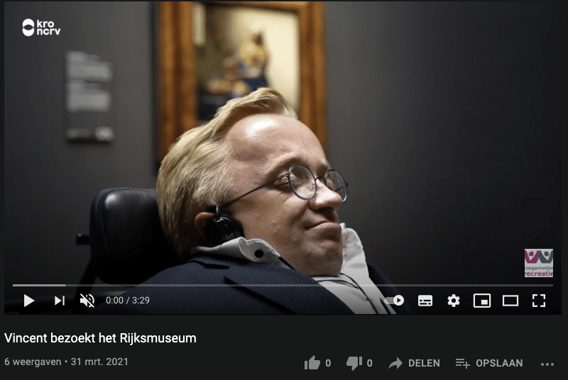 Screenshot van Youtube video waarin toegankelijkheid van Rijksmuseum wordt getest